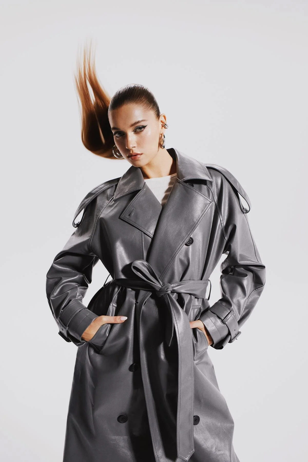 DeFacto  Trenchcoat aus Kunstleder im Relaxed Fit B1392ax23au