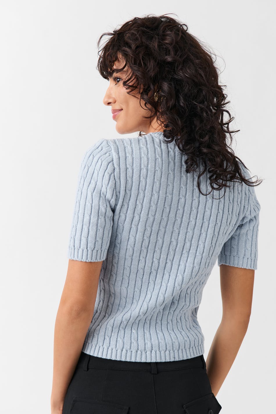 Knitted cable top