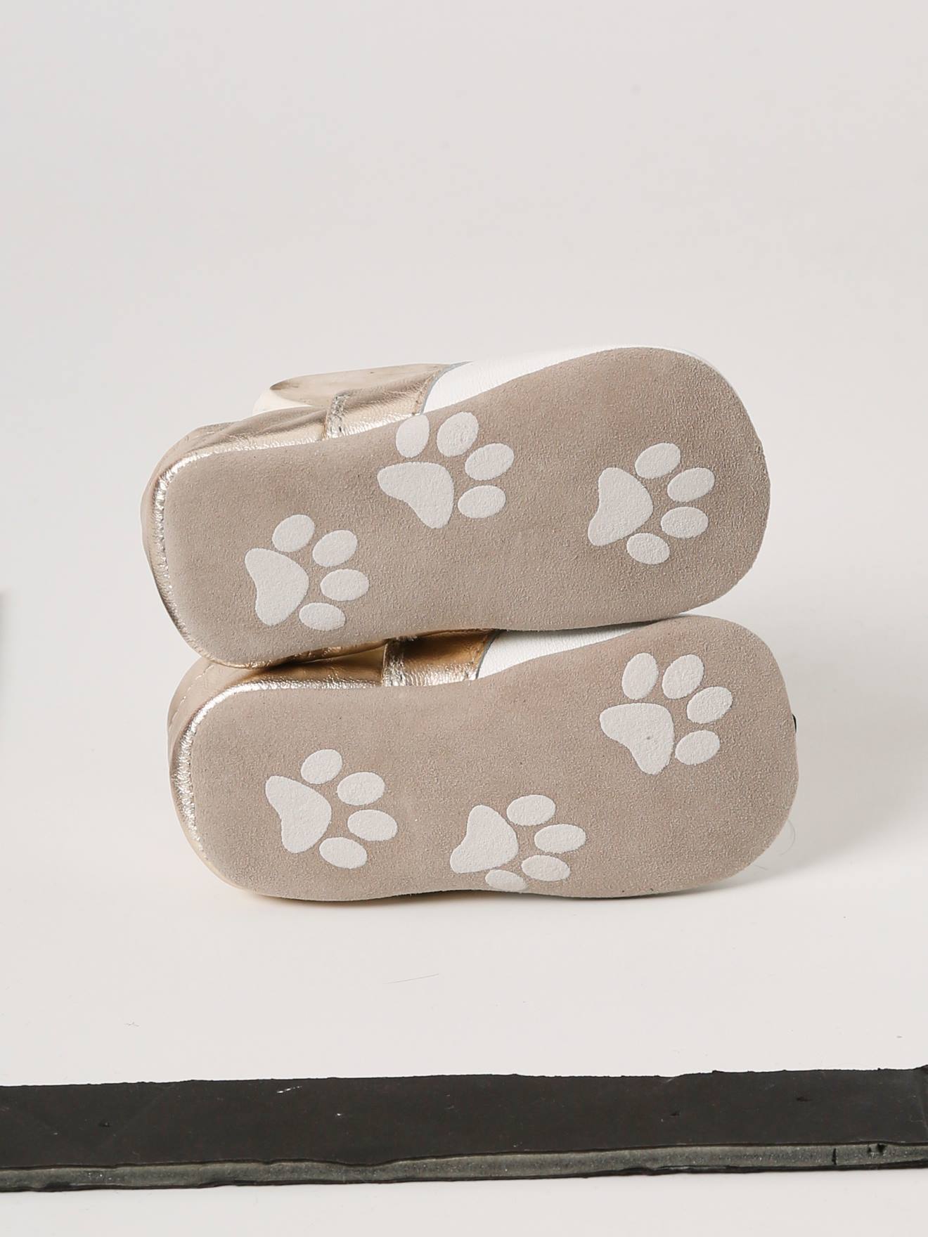 Chaussons souples en cuir bébé doré