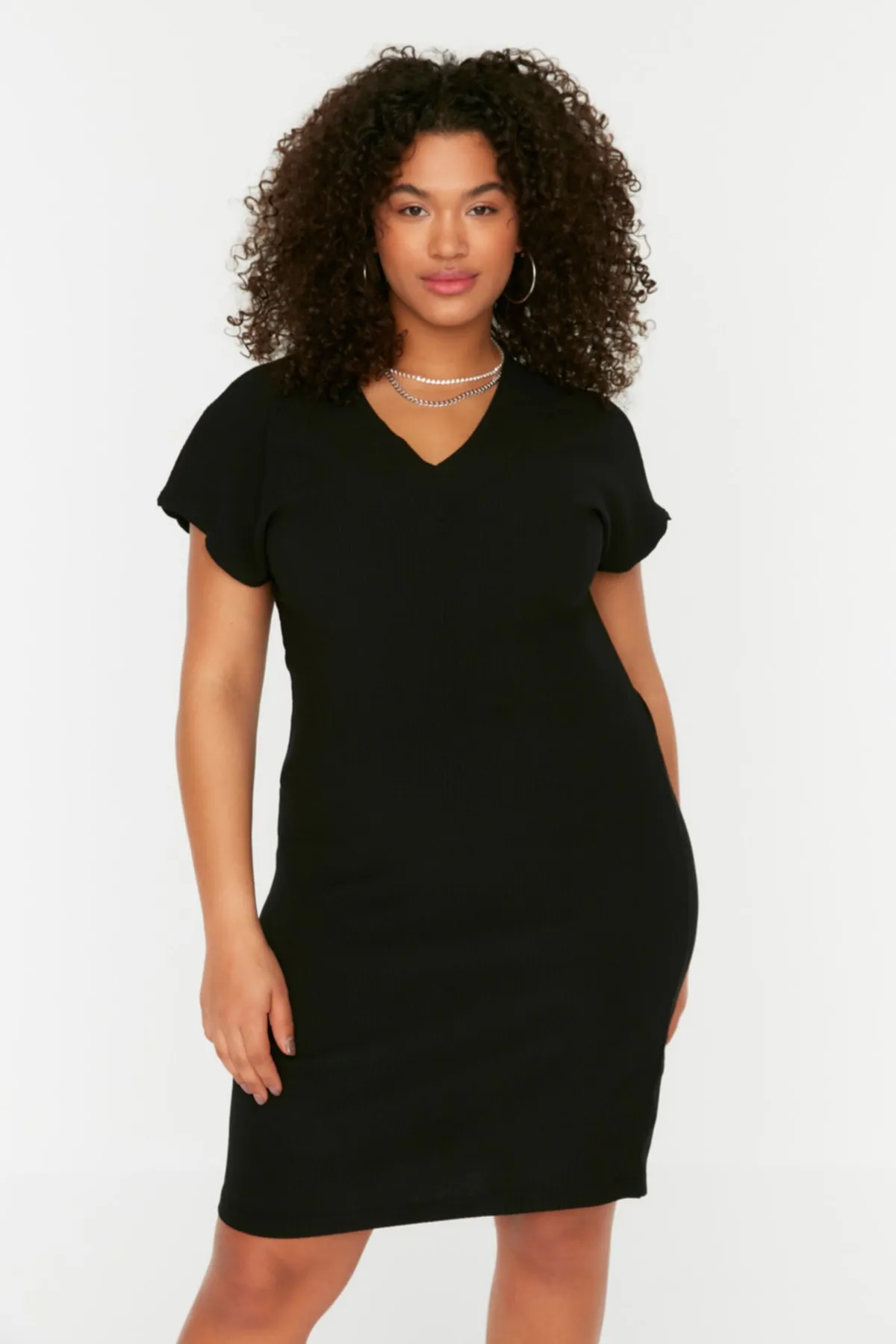 Trendyol Curve  Schwarzes, gerade geschnittenes Strickkleid TBSSS22EL2365