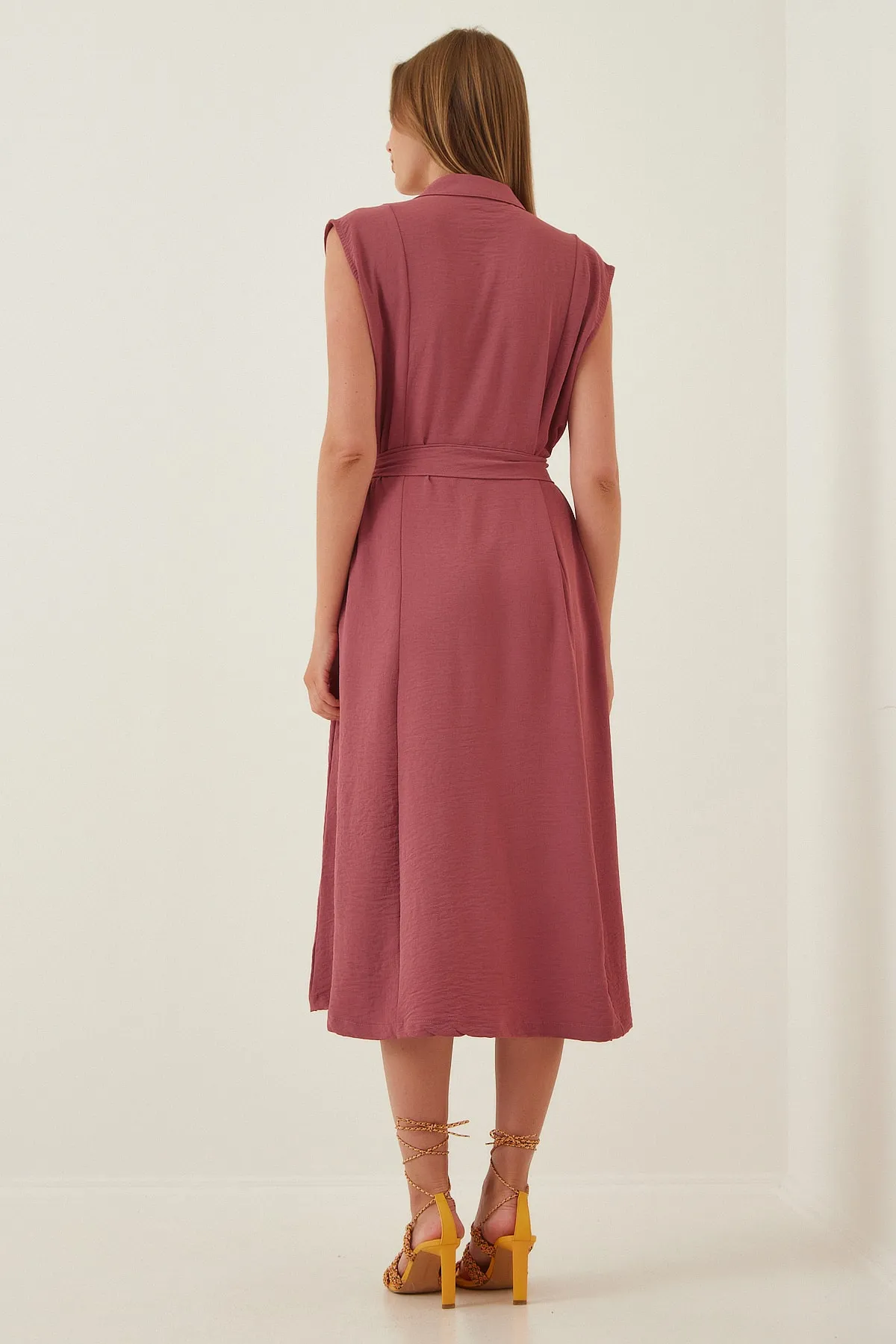 Happiness İstanbul  Dusty Rose Sommerhemdkleid aus Leinen-Viskose mit Gürtel für Damen DD00927