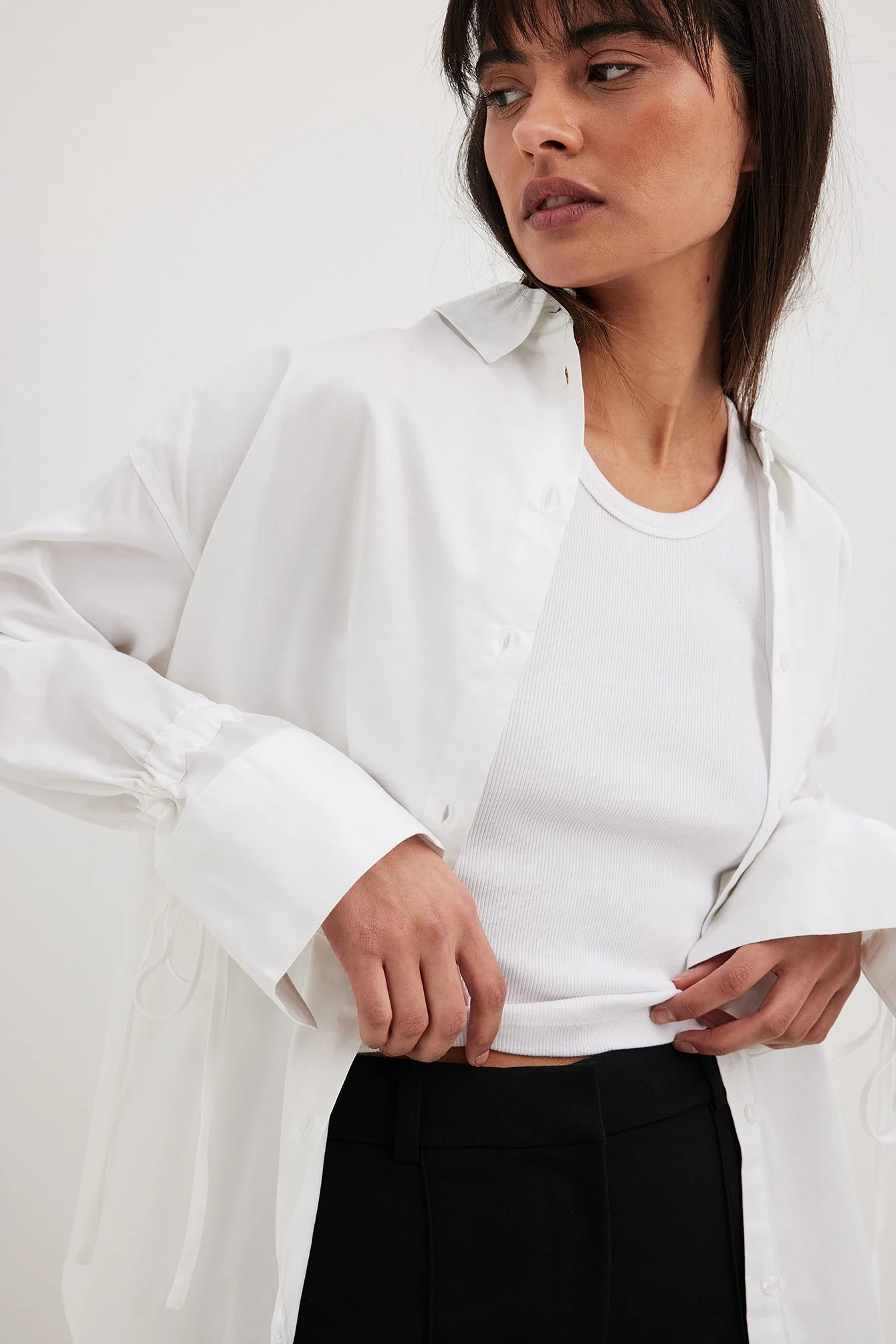 Shirt mit gebundenen Ärmeln