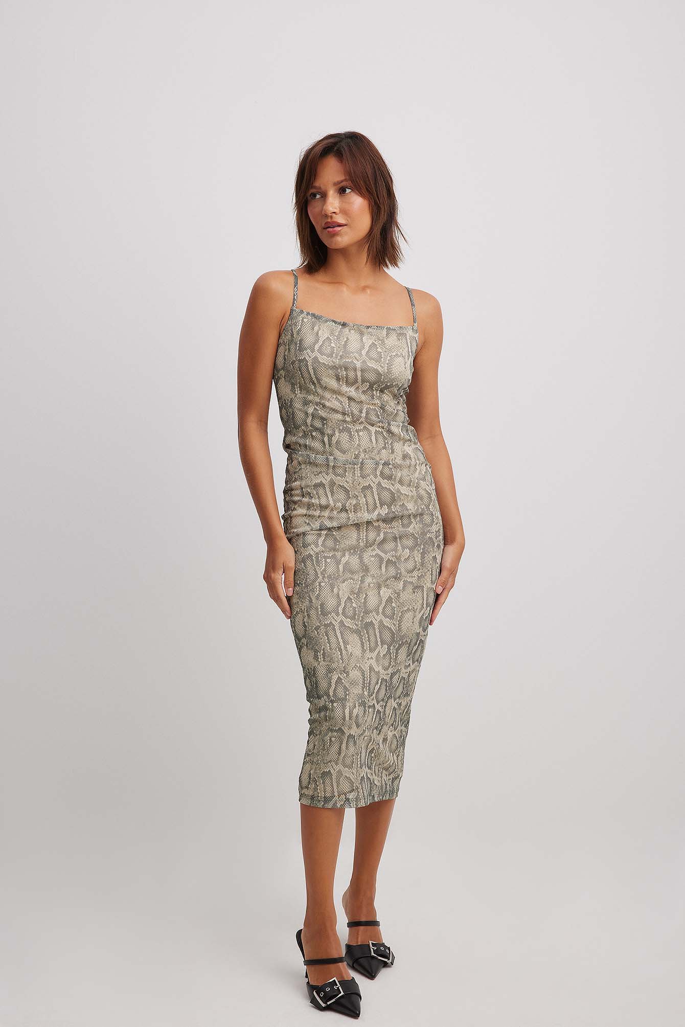 Netzkleid mit dünnen Trägern