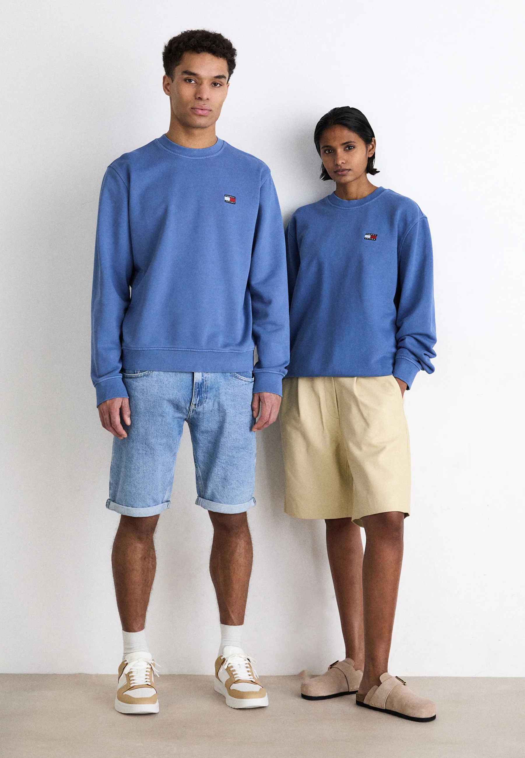 Sudadera unisex con logo lavado de Tommy Jeans