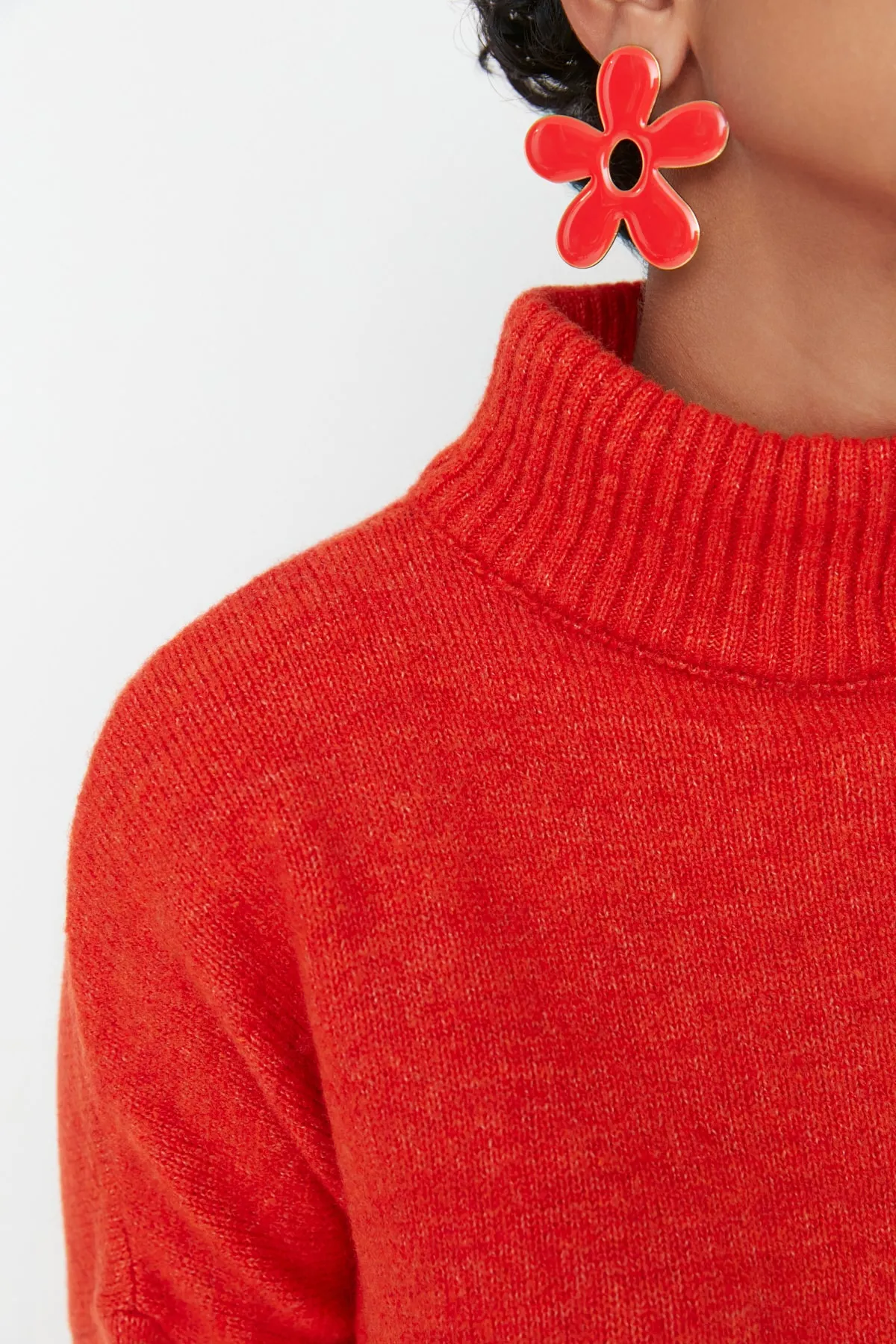 Trendyol Collection  Orangefarbener, weicher, strukturierter Strickpullover mit Stehkragen und weiter Passform TWOAW23KZ00469