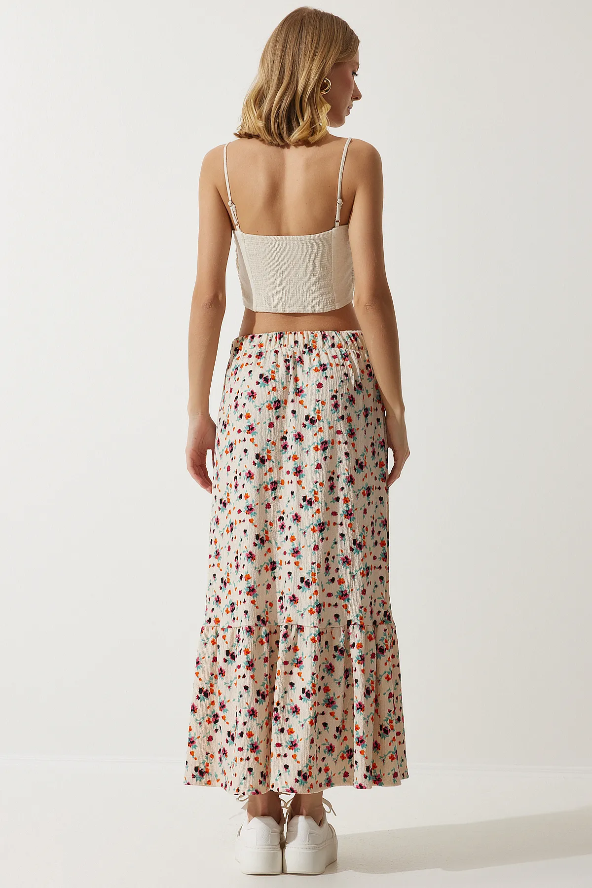 Happiness İstanbul  Cremefarbener Viskoserock mit Volant und Blumenmuster für Damen DD01312