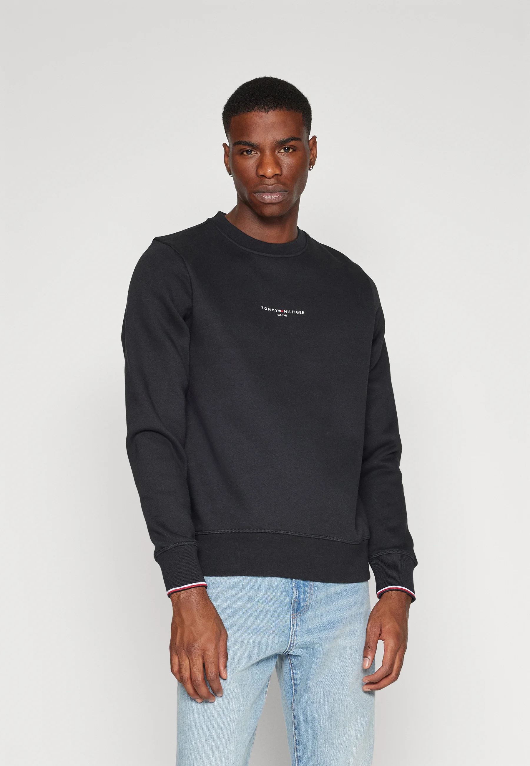 Sudadera con cuello redondo y ribete del logotipo de Tommy Hilfiger