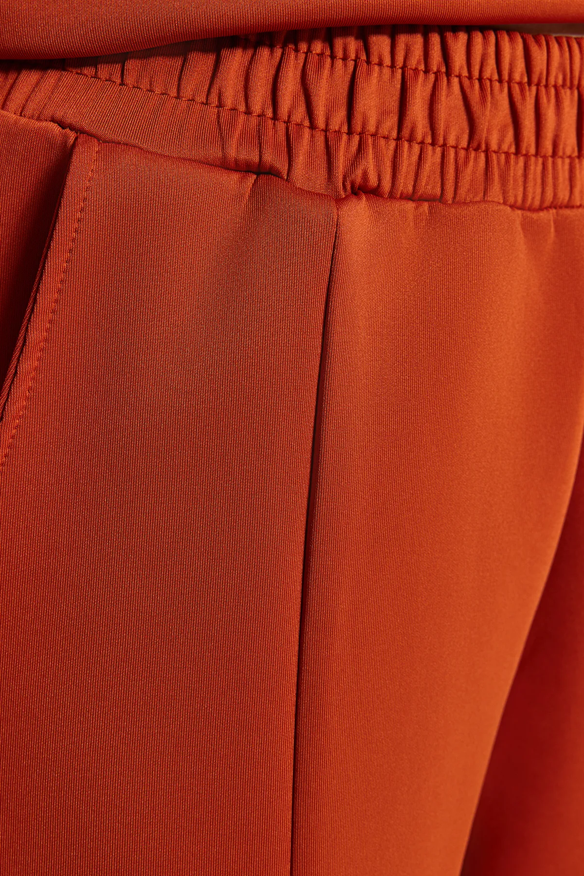 Trendyol Modest  Set aus Tunika, Hose und Oberteil aus Scuba mit Schlitzdetail und Strickmuster TCTAW23US00201