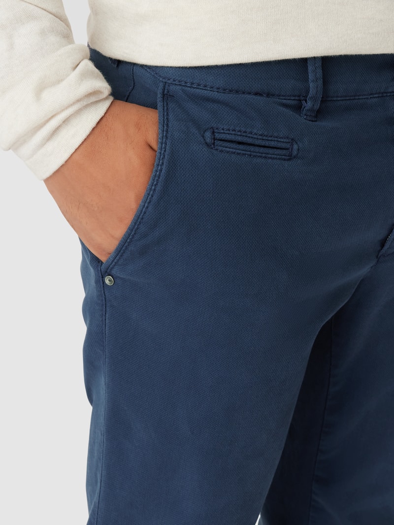 Chino mit französischen Eingrifftaschen Modell 'FABIO' in dunkelblau