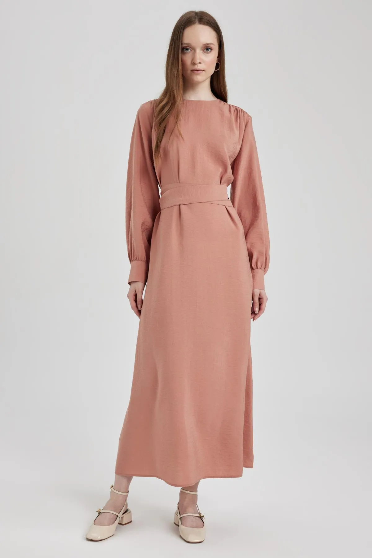 DeFacto  Langärmliges Kleid mit normaler Passform und Rundhalsausschnitt A8904ax23hs