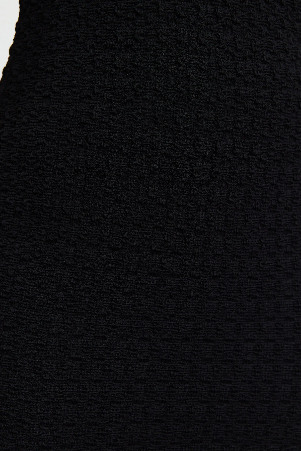 Trendyol Collection  Schwarzes, tailliertes/tailliertes Strick-Midi-Bleistiftkleid mit Mondärmeln aus strukturiertem Stoff TWOSS24EL00103