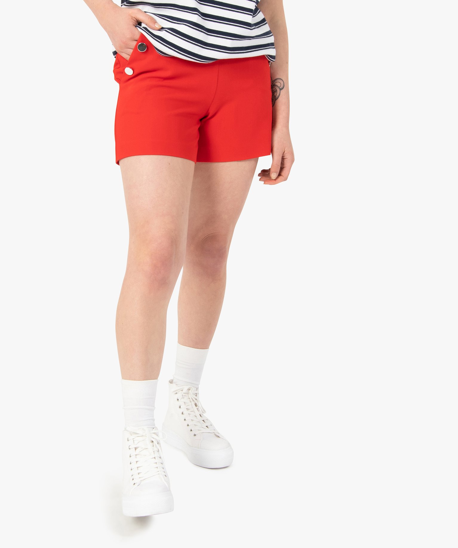 Short femme taille haute avec boutons sur les ctés rouge | GEMO