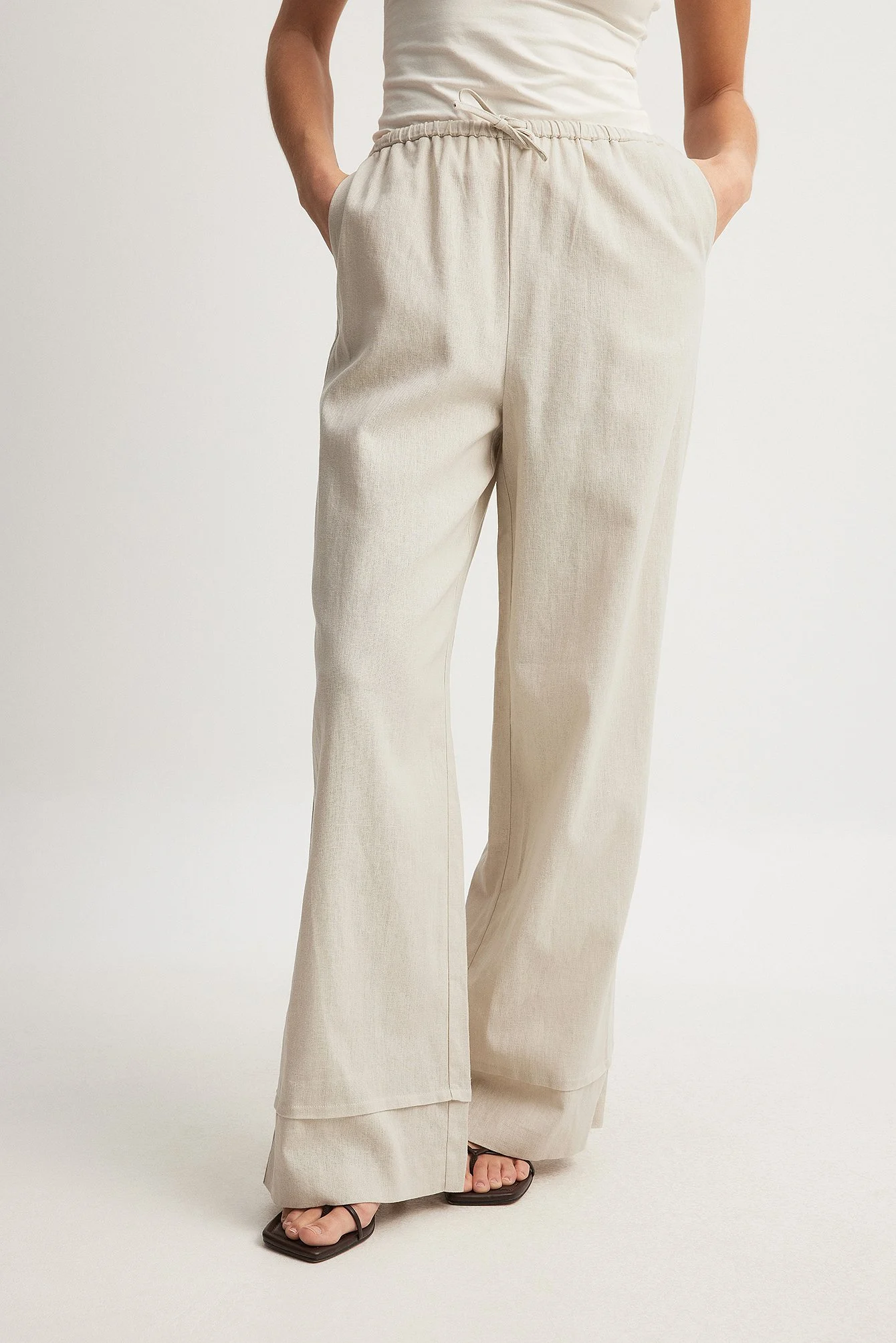 Umgeschlagene Leinenhose mit Kordelzug
