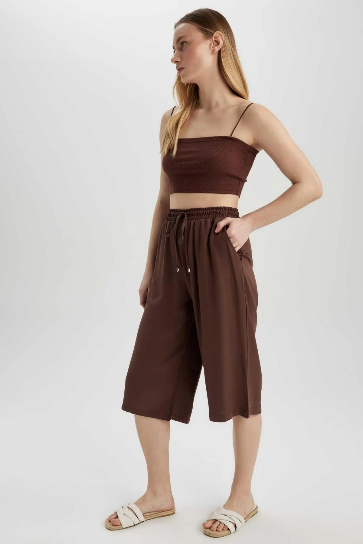 DeFacto  Caprihose aus Viskose mit hoher Taille und Schnürung im Relax Fit I6798az23sm