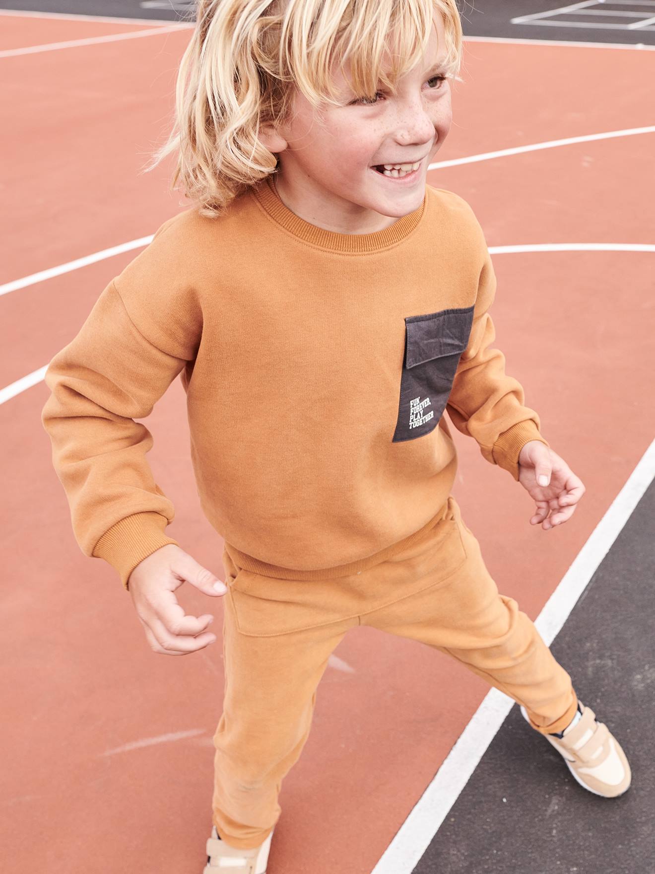 Sweat sport à poche bi-matière garçon noix de pécan