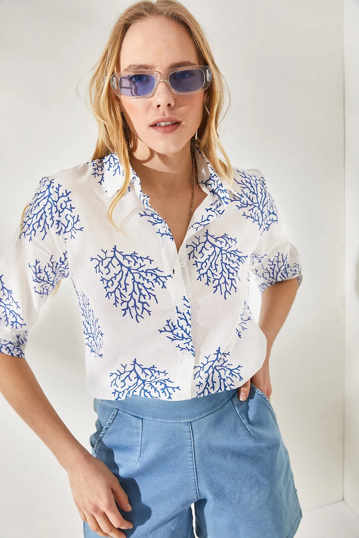 Olalook  Damen Leinenhemd mit gefalteten Ärmeln in Strauchblau GML-19000825