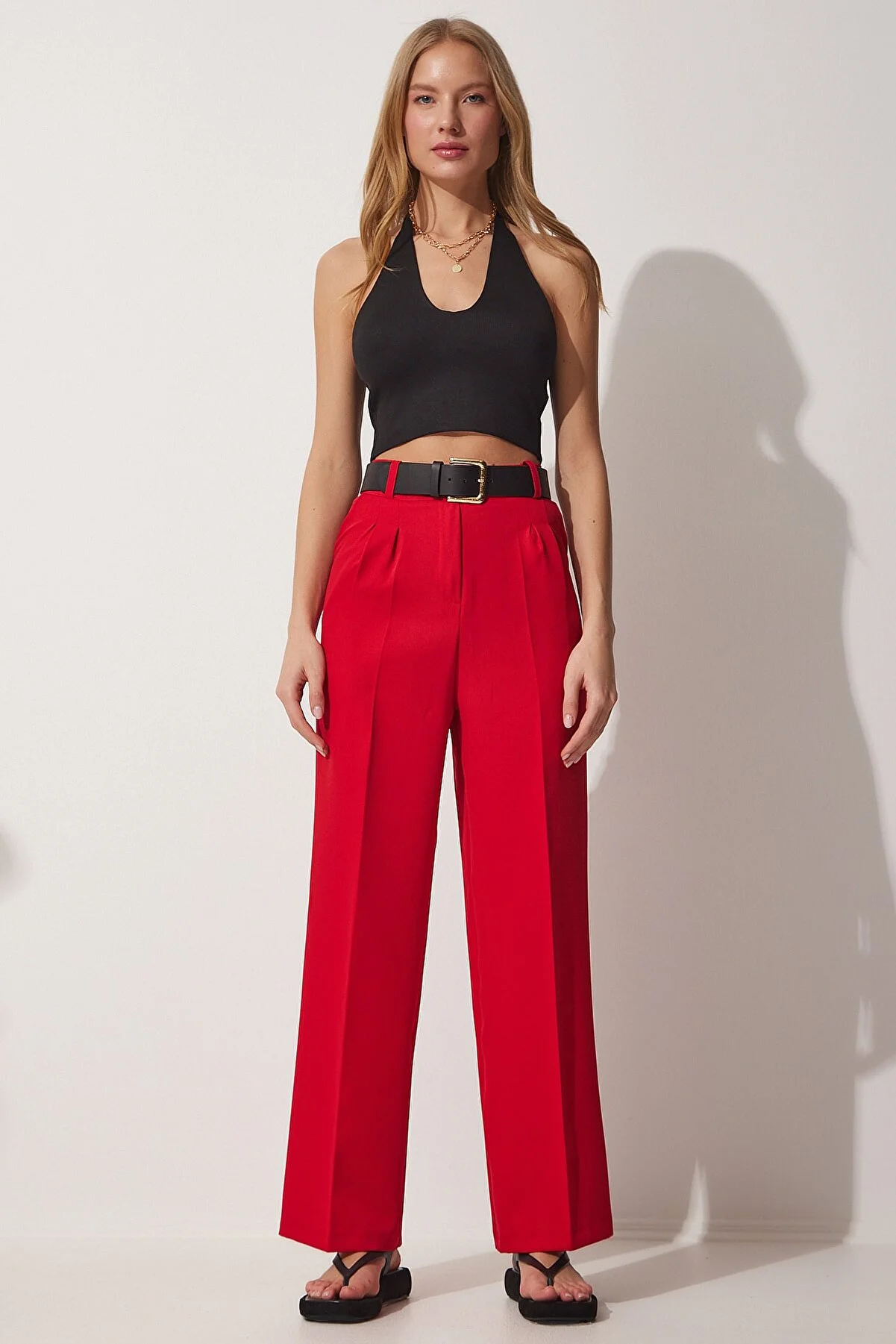 Happiness İstanbul  Maskuline Webhose mit weitem Bein