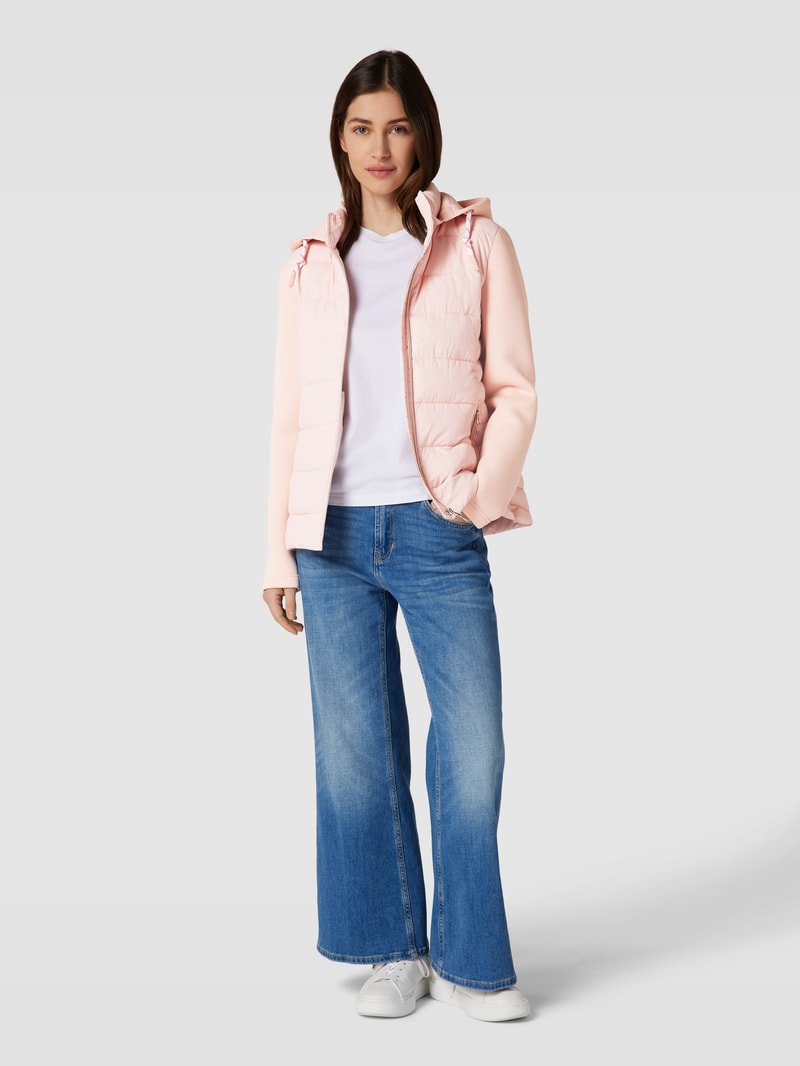 Jacke mit seitlichen Eingrifftaschen in rosa