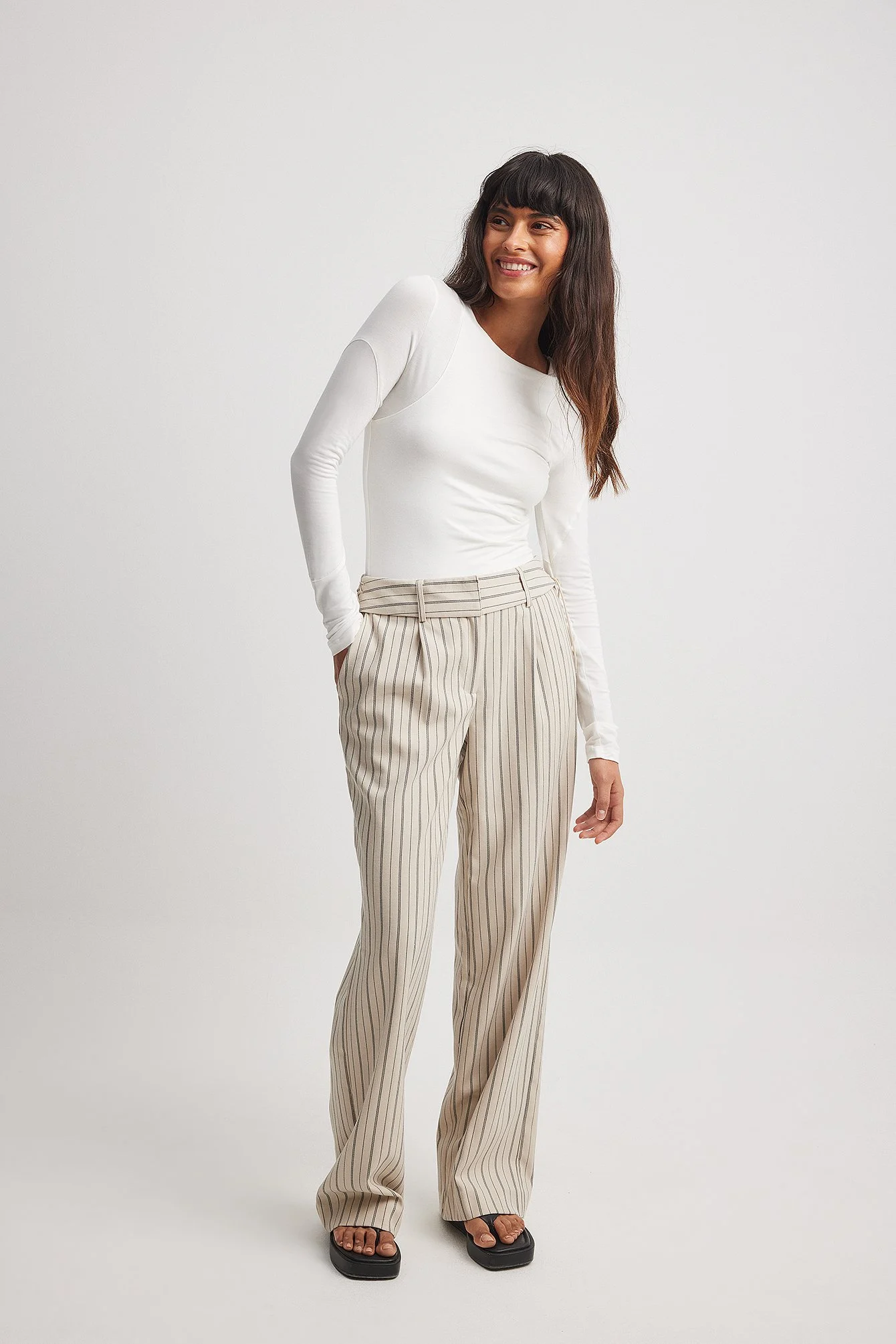 Hose mit Schnürungsdetail und mittlerer Taille