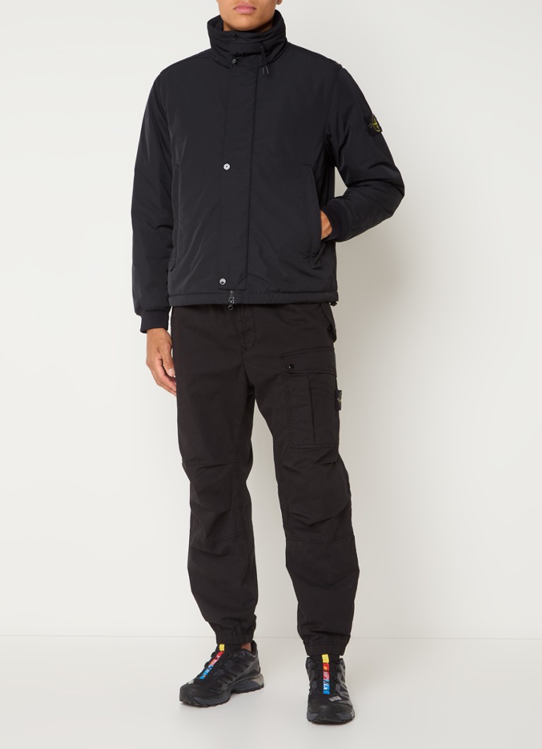 Μονωμένο μπουφάν Stone Island 43726 με πλαϊνές τσέπες και πτυσσόμενη κουκούλα