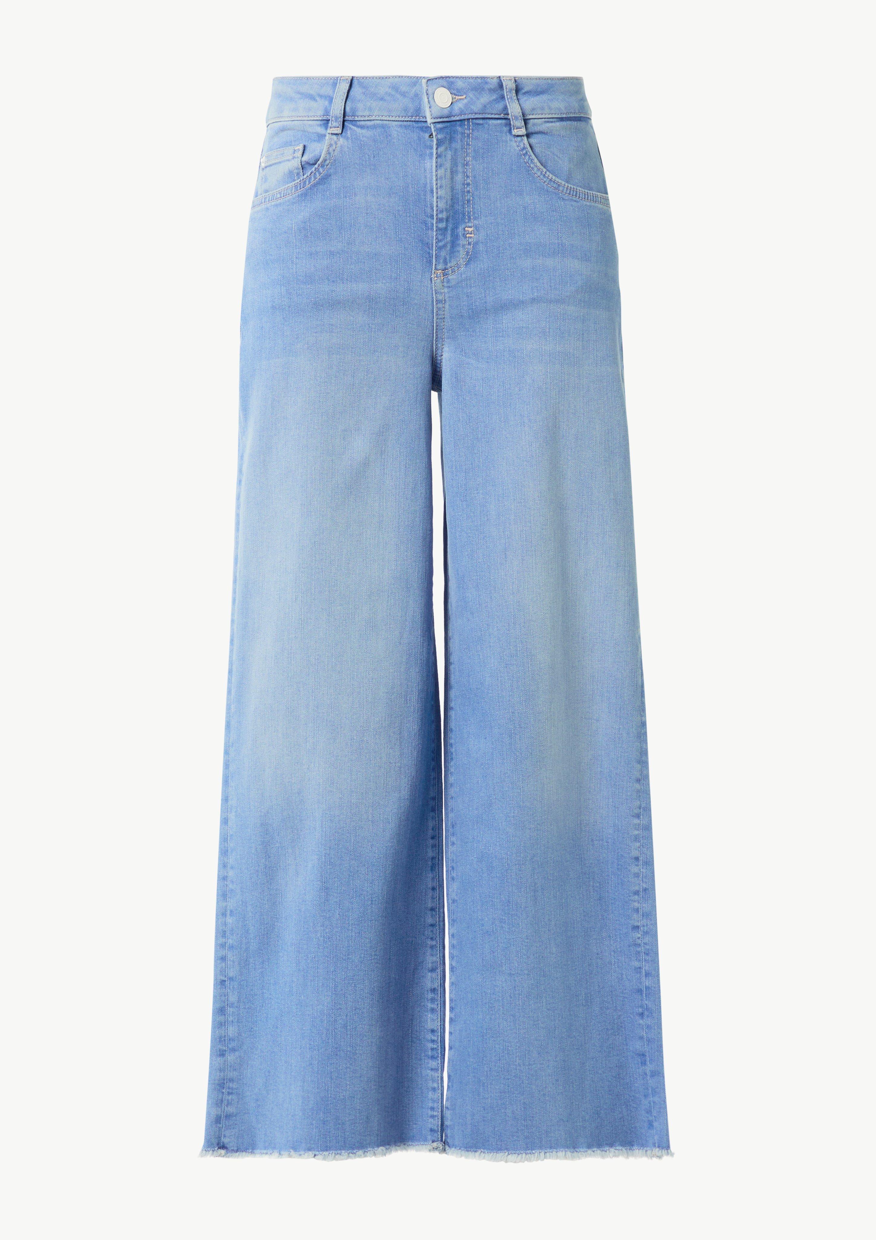 Verkürzte Jeans mit Wide Leg und ausgefranstem Saum - blau
