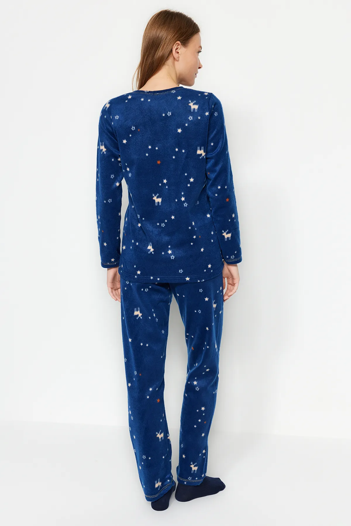 Trendyol Collection  Marineblaues gestricktes Pyjama-Set mit Polarstern-Stickerei und detaillierter T-Shirt-Hose THMAW24PT00269