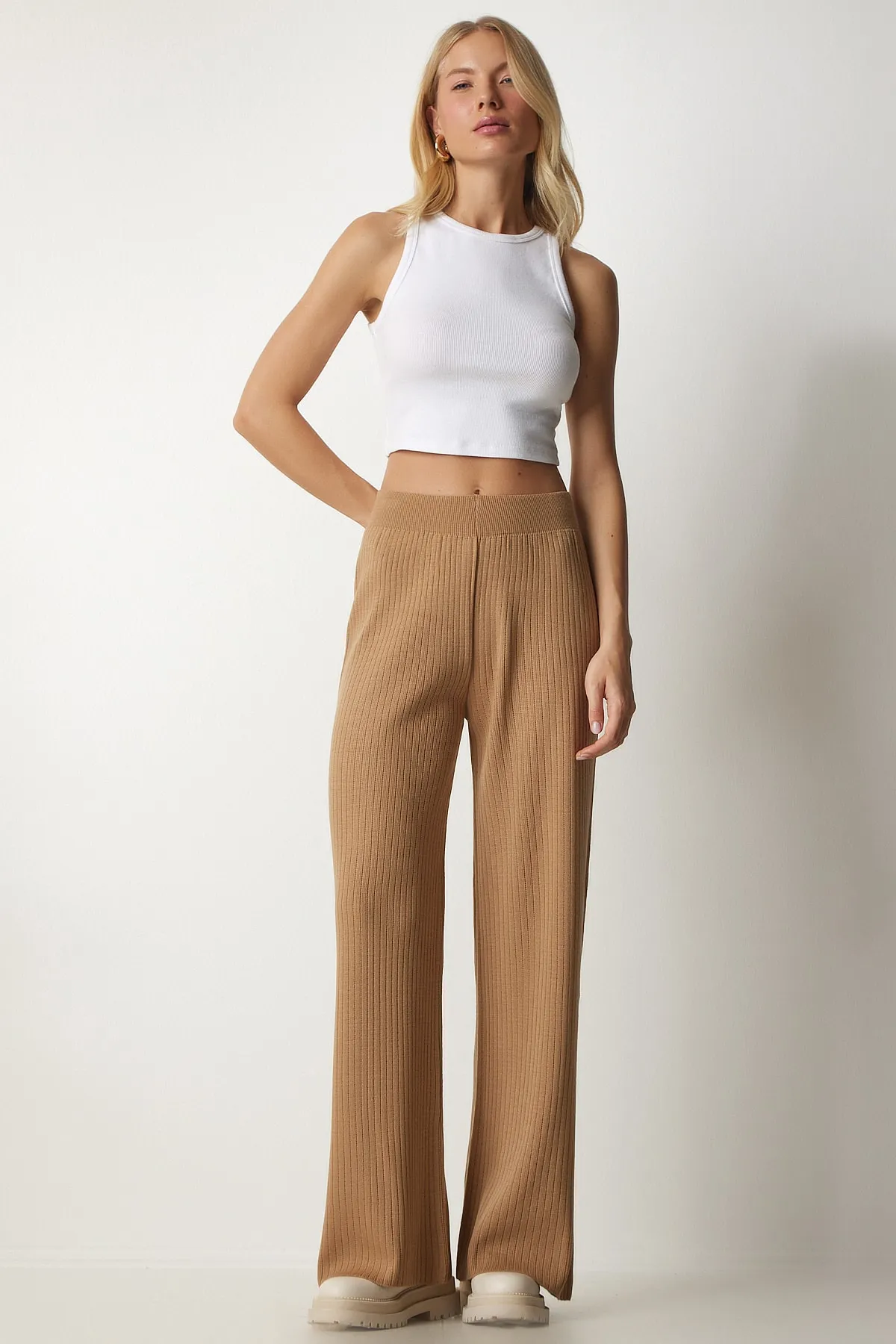 Happiness İstanbul  Biscuit-Rippstrickhose für Damen Kİ00096