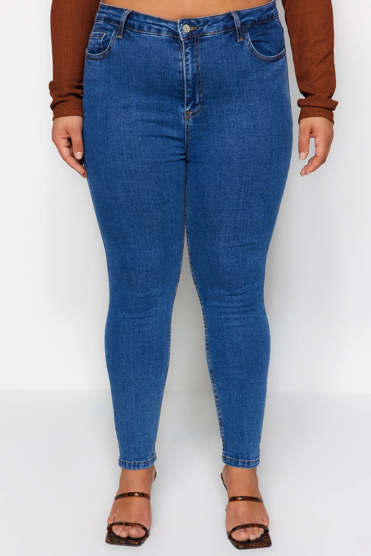 Trendyol Curve  Blaue, dehnbare Skinny-Jeans mit hoher Taille TBSSS22JE00007