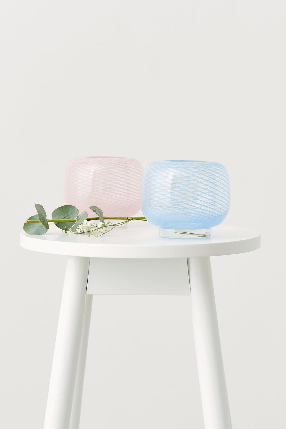 Swirl candle holder