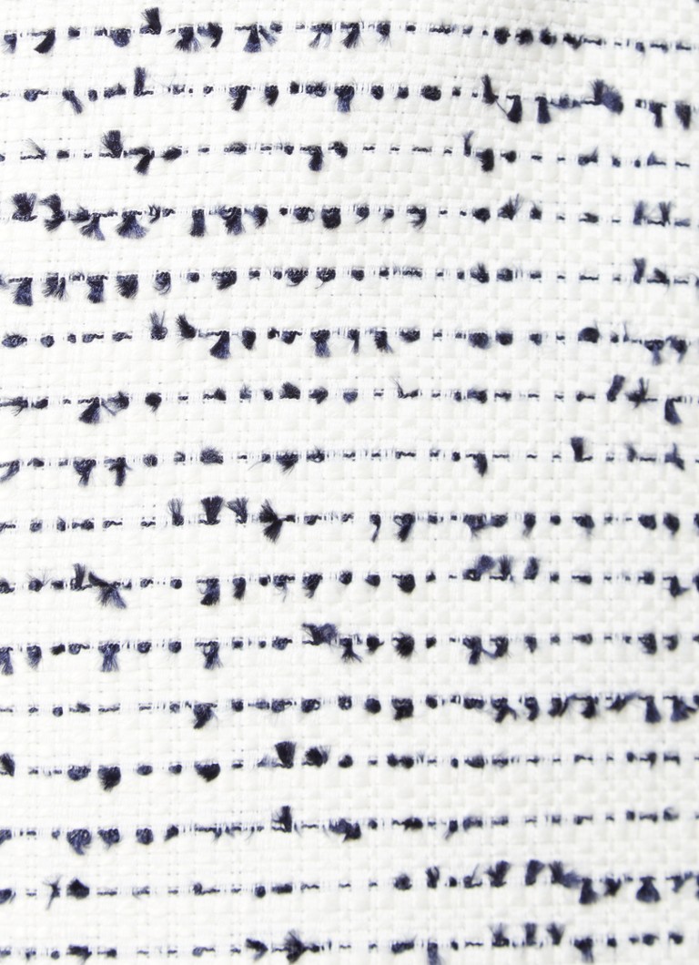 Pantaloni scurți Natalia cu croială dreaptă, talie înaltă și efect tweed, de la JOSH V, închiși cu nasturi decorativi.
