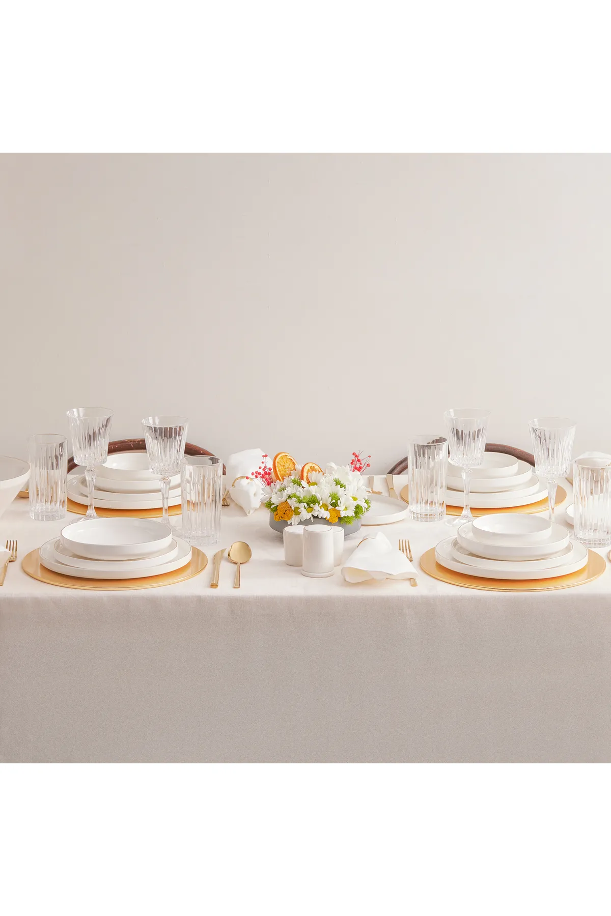 Karaca  Neu Saturn Gold 59-teiliges Streamline Porzellan Geschirrset für 12 Personen Set
