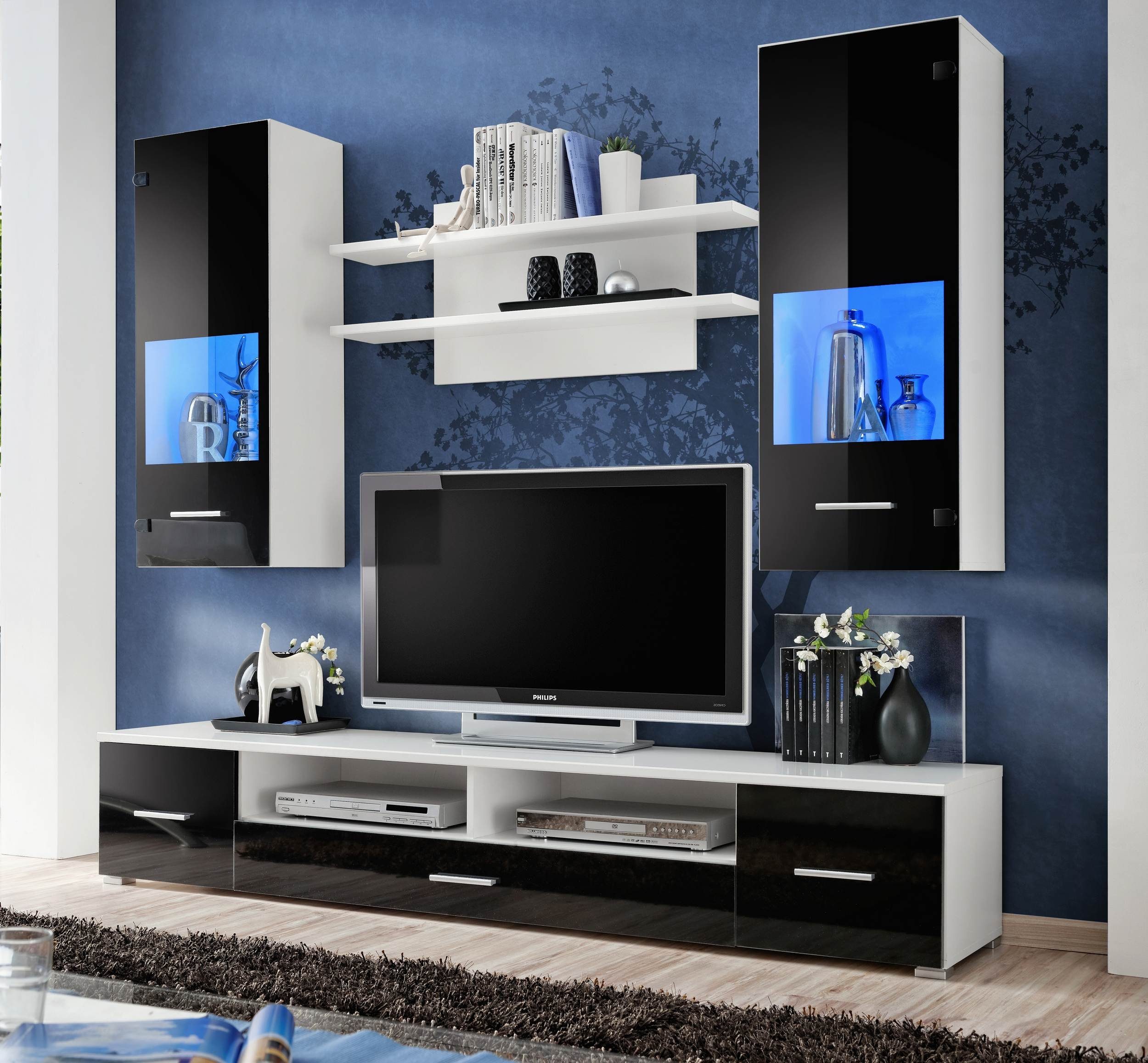 Stylefy Wohnwand Jagst, (Wohnmöbel, Wohnzimmer-Set, Set (4-St), bestehend aus 2xHängevitrine, 1xLowboard, 1xWandboard, inkl. LED-Beleuchtung, mit Glaseinsatz,variabel stellbar und hängbar, Hochglanzfronten