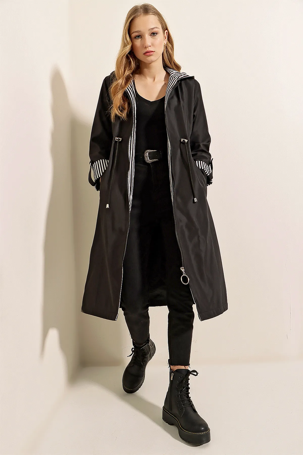 Bigdart  Modell 9091 - Schwarzer Trenchcoat mit Kapuze und Kordelzug in der Taille