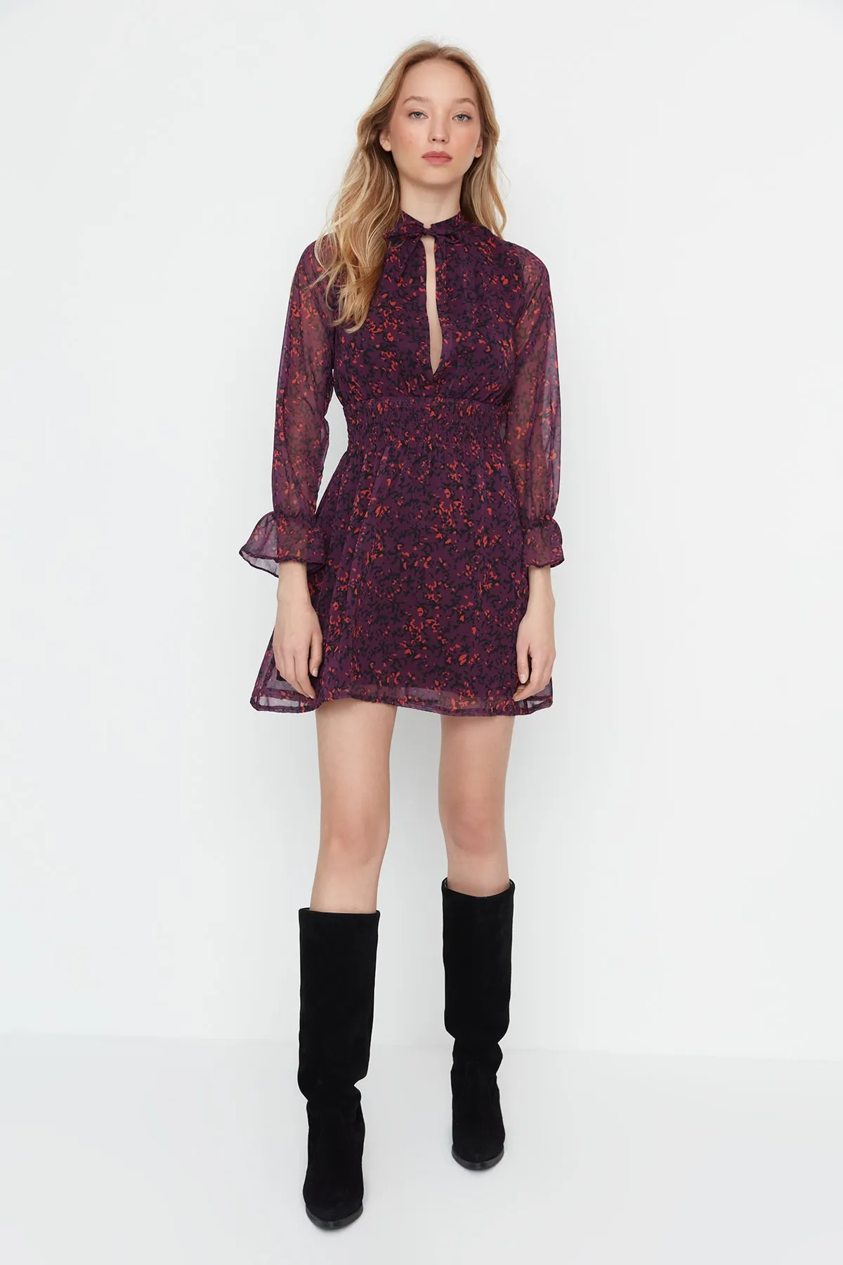 Trendyol Collection  Lilafarbenes, gewebtes Kleid mit Krawattendetails TWOAW23EL00561