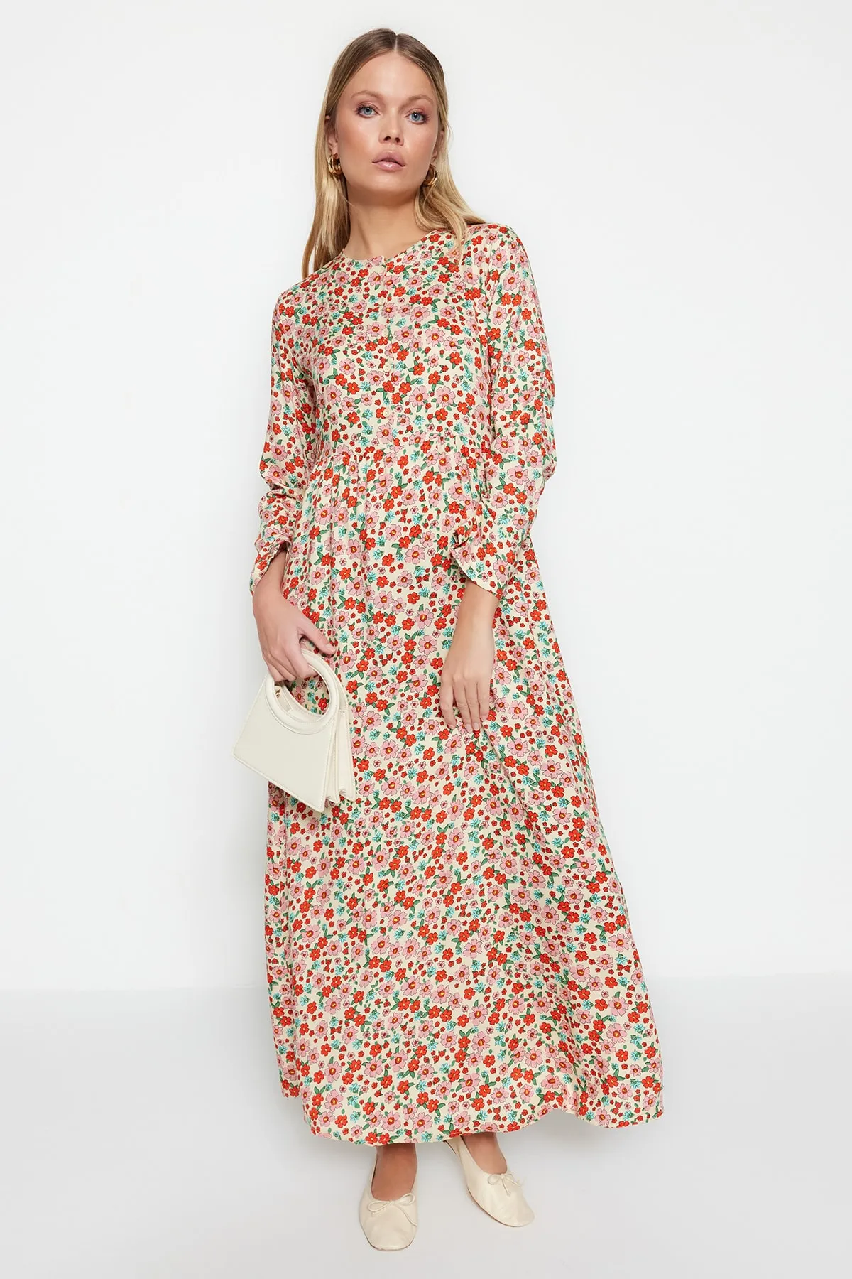 Trendyol Modest  Mehrfarbiges Kleid aus 100 % Viskosegewebe mit halber Knopfleiste und Blumendruck TCTSS23EB00298