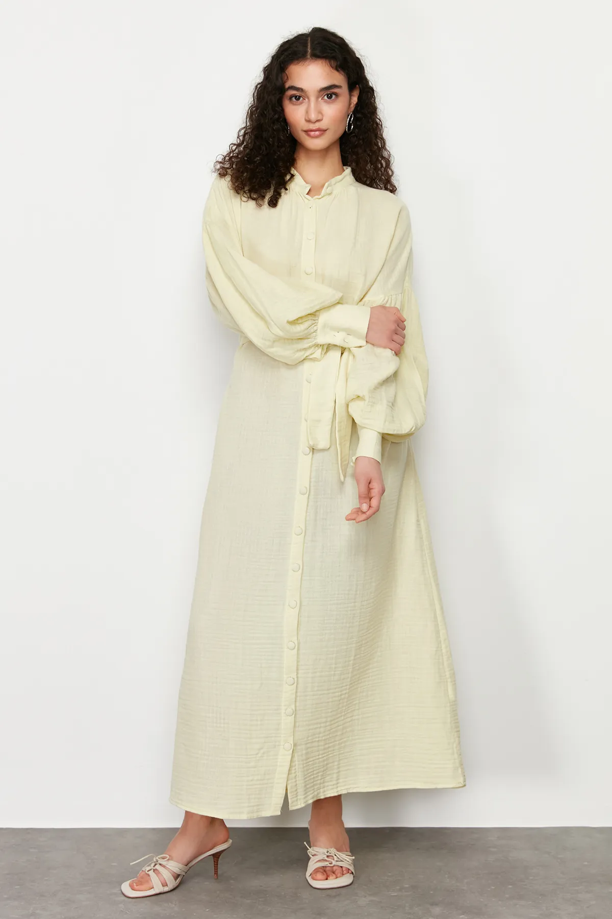 Trendyol Modest  Mintfarbenes, gefüttertes, schlicht gewebtes Kleid mit Ballonärmeln TCTSS24EB00164