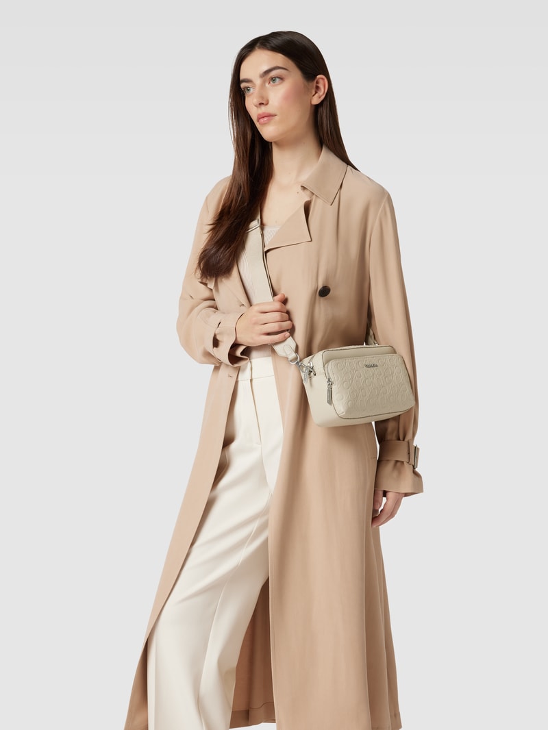 Umhängetasche mit Label-Details Modell 'CAMERA' in beige