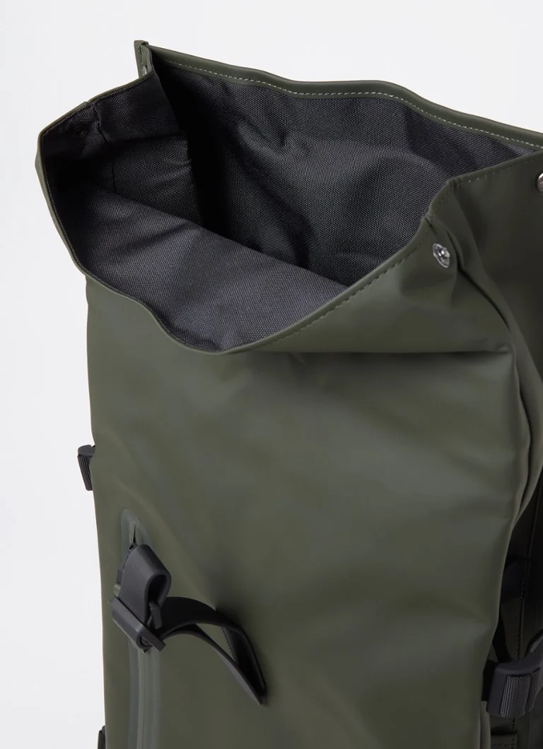 Rains Rolltop Suuri reppu, jossa on 16 tuuman läppäriosasto ja vettähylkivä pinnoite