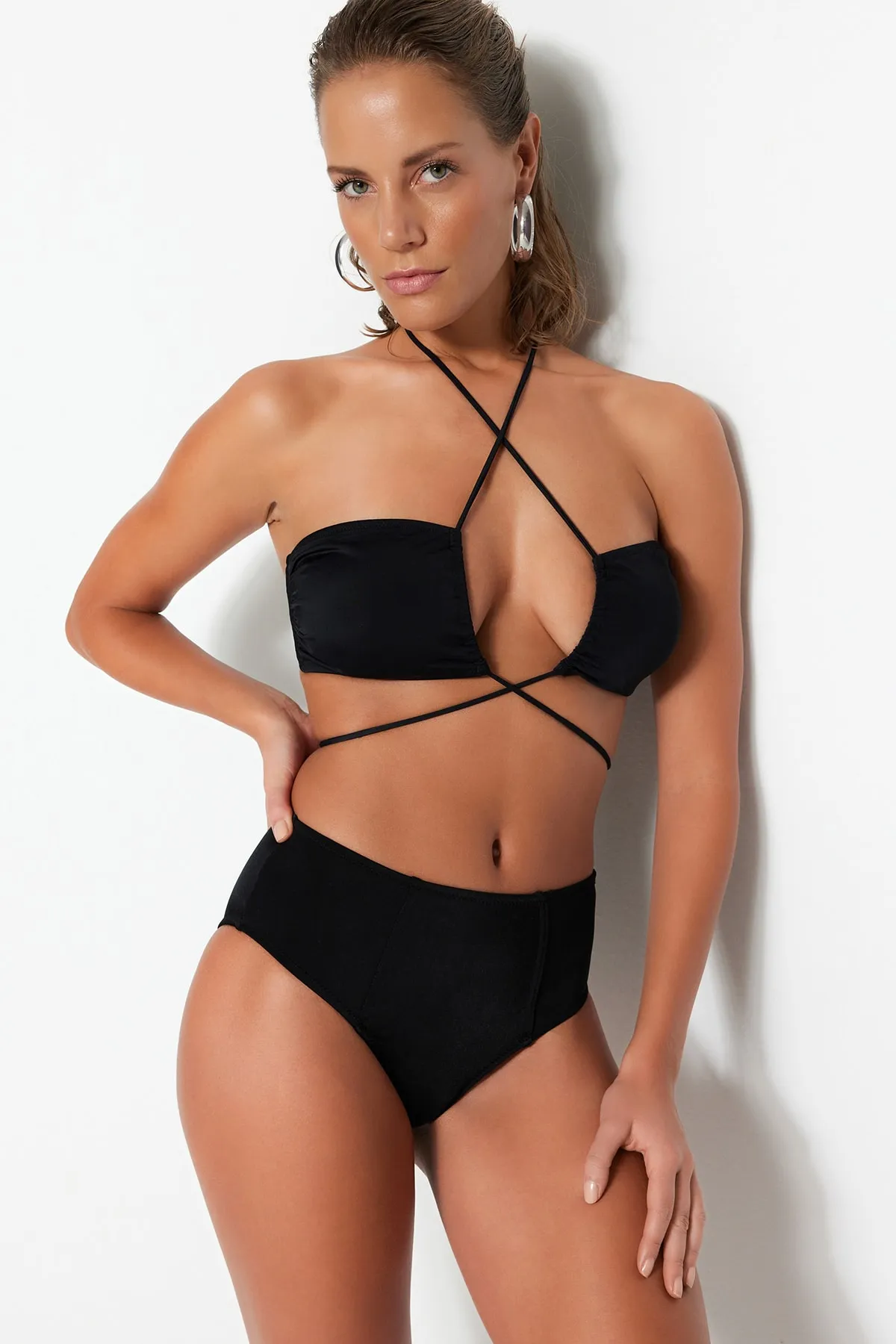 Trendyol Collection  Schwarze Hipster-Bikinihose mit hoher Taille TBESS21BA0387