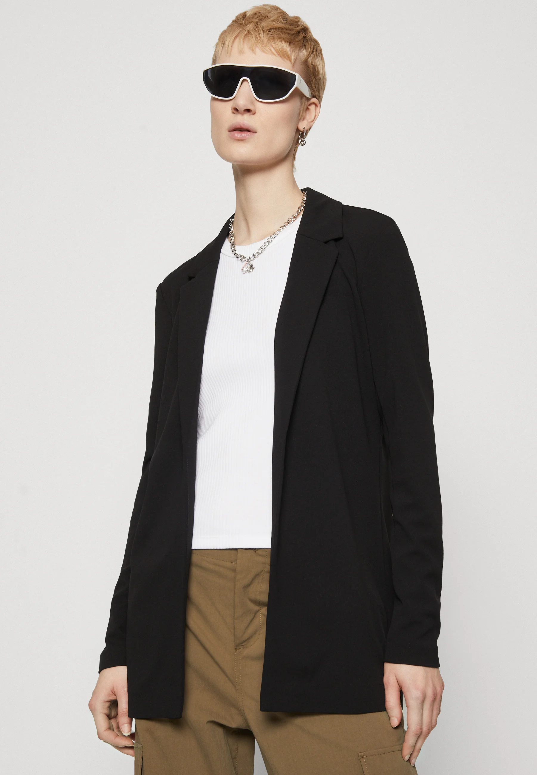 ONLY Tall ONLLACY EVI LOOSE BLAZER - Abrigo corto