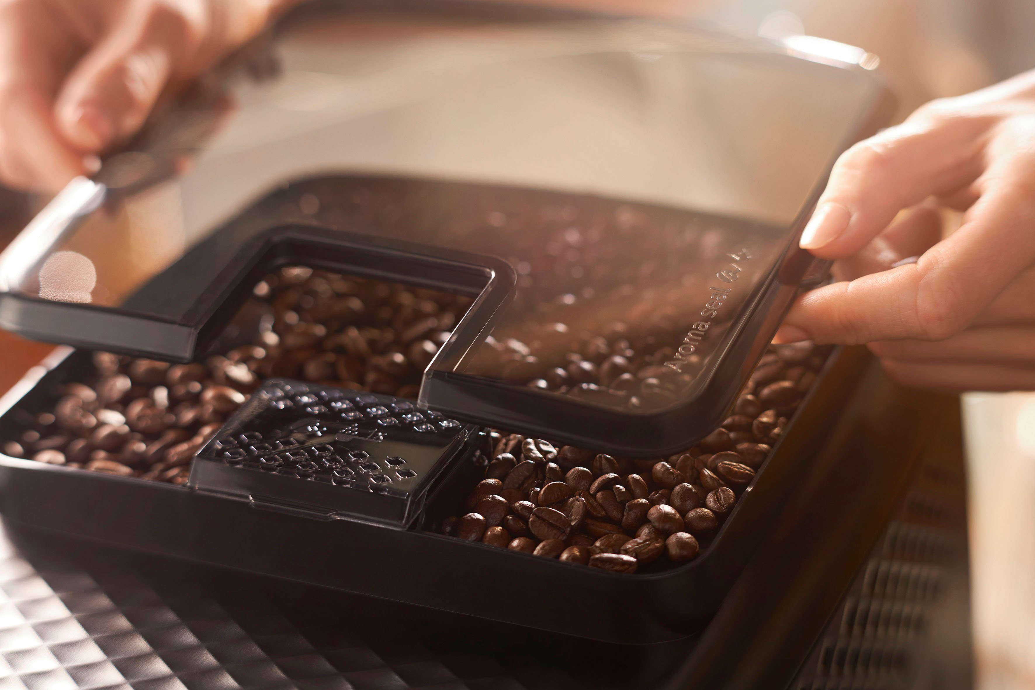 Philips Kaffeevollautomat 2200 Serie EP2220/10, für 2 Kaffeespezialitäten und anpassbarer Aromastärke, mattschwarz