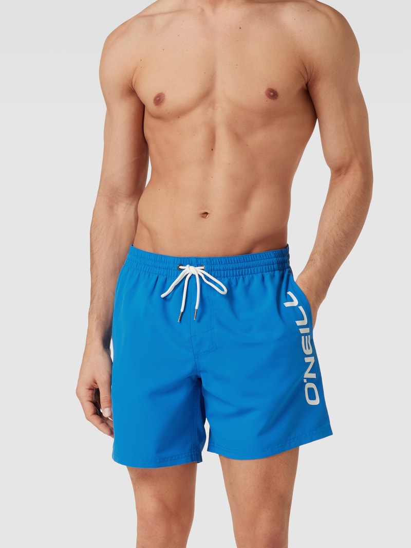 Badehose mit Label-Print Modell 'Cali' in royalblau