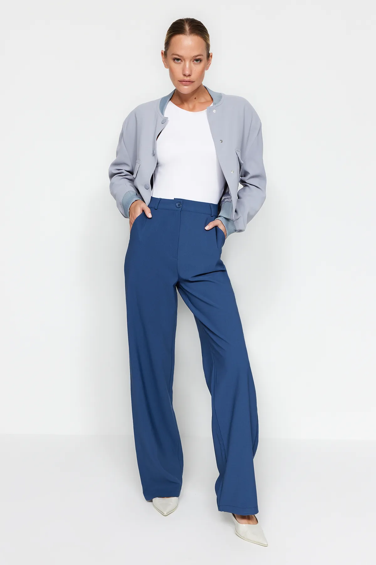 Trendyol Collection  Indigofarbene Hose mit weitem Bein TWOAW21PL0332
