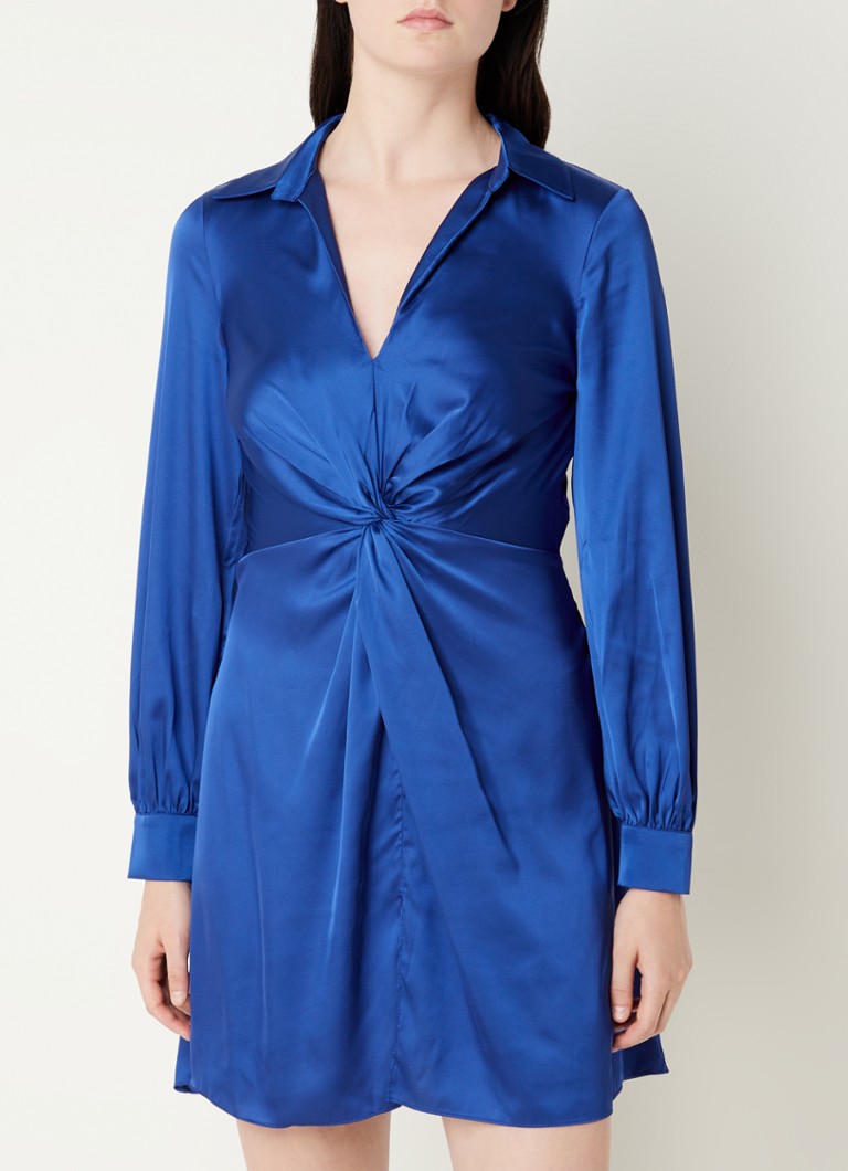 Rochie tunică din satin Chi Chi London cu nasturi decorativi