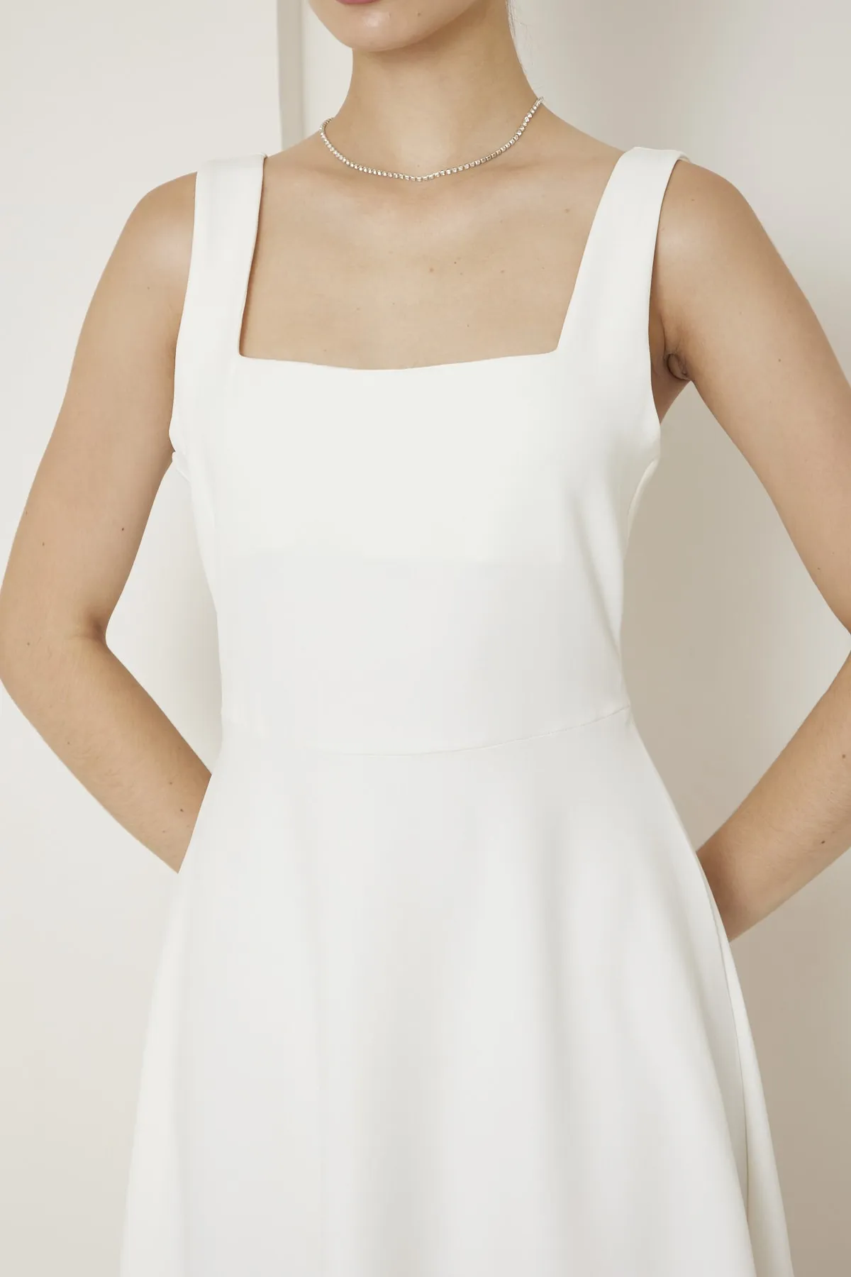 bayansepeti  Weißes Kleid mit quadratischem Kragen und dicken Trägern für Damen in Midi-Länge 151