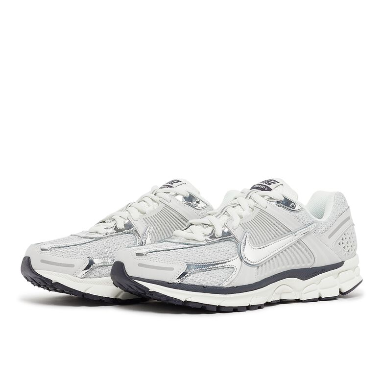 NIKE Zoom Vomero 5 