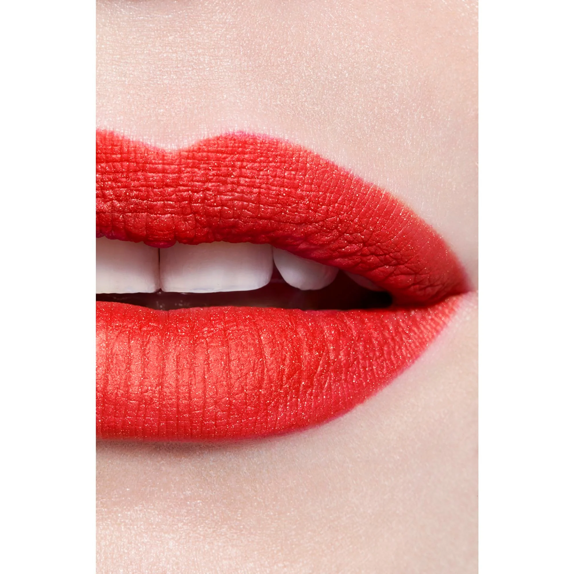 ROUGE ALLURE VELVET - EL LABIAL LUMINOSO Y TERCIOPELOSO