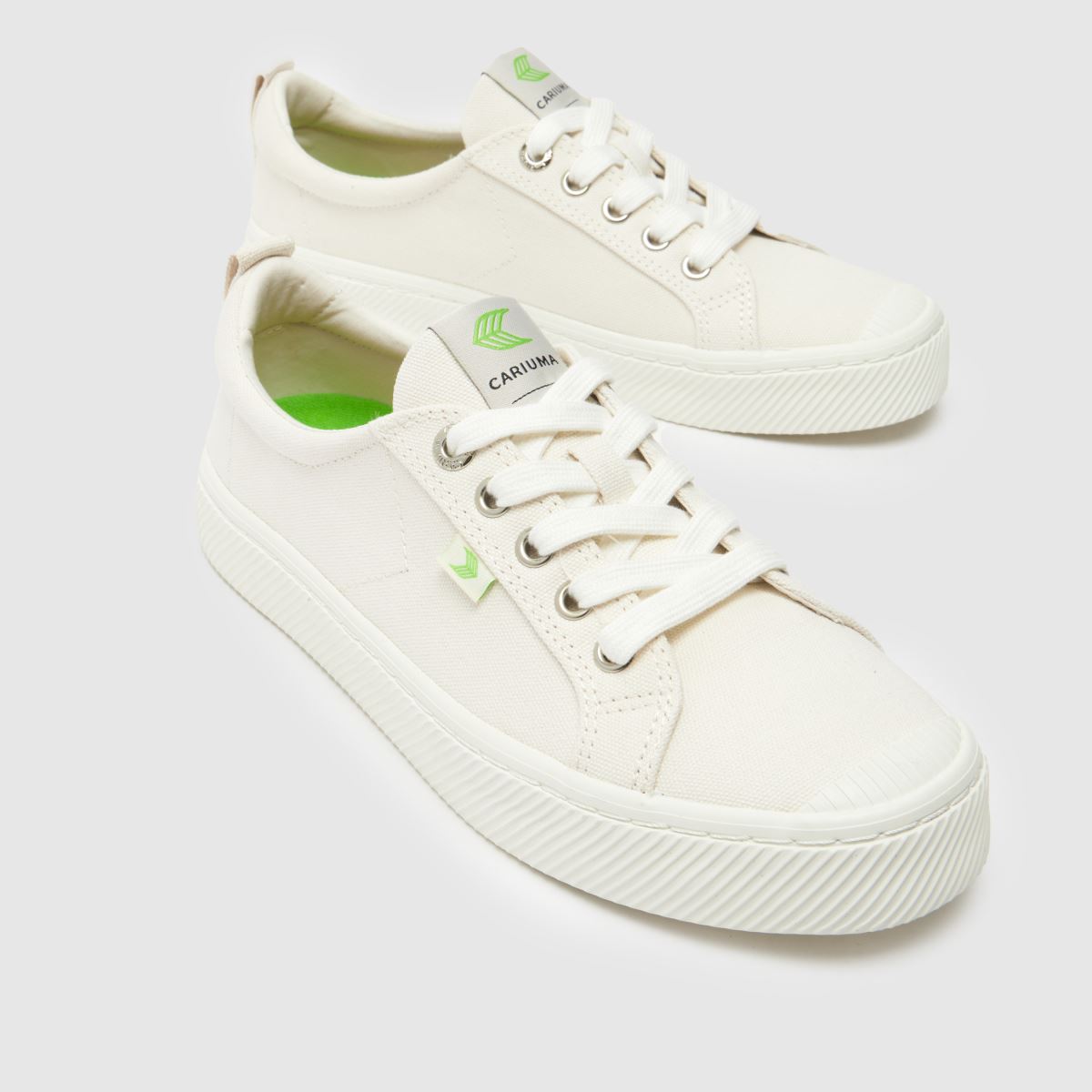 CARIUMA – Oca låga sneakers i benvitt
