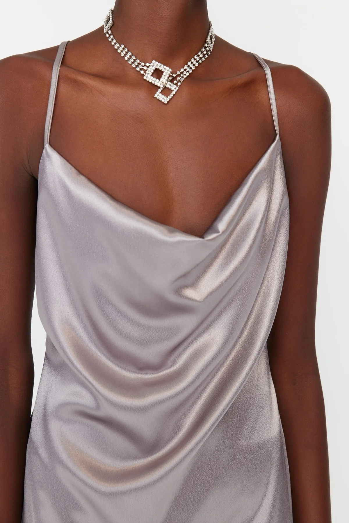 Trendyol Collection  Silbernes Abendkleid aus gewebtem Satin TPRSS23EL00003