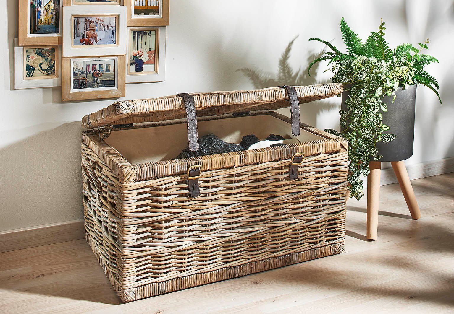 Kobolo Truhe Sitztruhe aus Rattan Kubu grau mit Stoffeinsatz